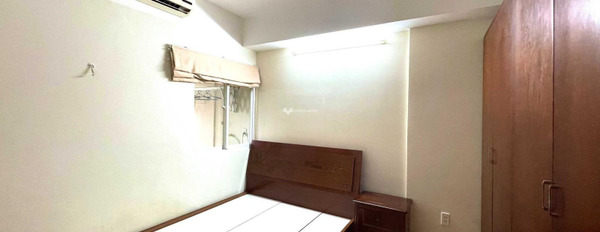 Trong căn hộ tổng quan gồm có 1 phòng ngủ, cho thuê căn hộ vị trí nằm ở Đỗ Xuân Hợp, Hồ Chí Minh, 1 WC cực kì sang trọng-03