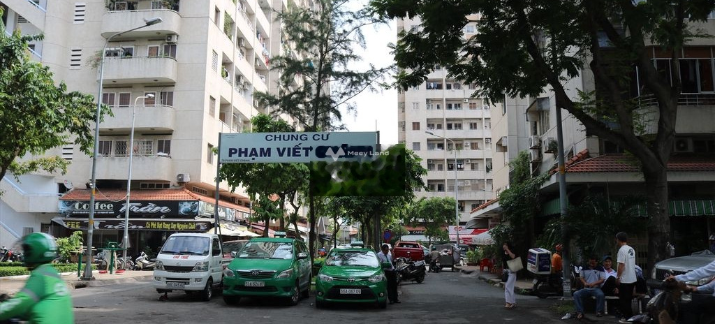 Ngay Phạm Viết Chánh, Hồ Chí Minh bán chung cư giá bán êm 3.55 tỷ, trong căn hộ có tất cả 3 phòng ngủ nói không với trung gian