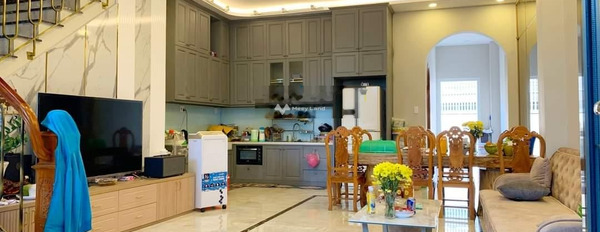 Căn nhà có tổng cộng 5 PN bán nhà bán ngay với giá ưu đãi từ 10.5 tỷ có diện tích rộng 90m2 vị trí mặt tiền tại Phú Thuận, Quận 7-02