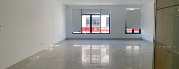 Nhà mới xây cho thuê nhà mặt tiền tọa lạc tại Trung Hòa, Hà Nội, thuê ngay với giá cơ bản 80 triệu/tháng diện tích chuẩn 120m2 thuận tiện di chuyển-03