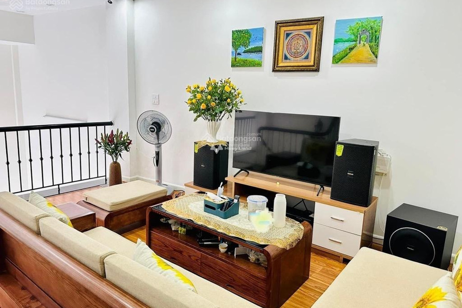 Vị trí đẹp nằm tại Ngọc Thụy, Hà Nội bán nhà trong nhà bao gồm 4 PN 4 WC-01