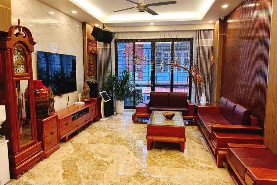 Bán nhà bán ngay với giá sang tên chỉ 15.9 tỷ diện tích gồm 60m2 nằm trên Trần Quốc Hoàn, Hà Nội-01
