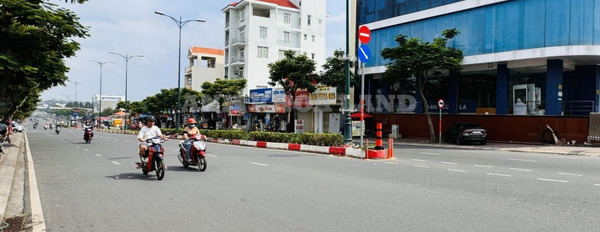 Bán nhà mặt tiền kinh doanh ngang 8m vuông đẹp gần Lê Văn Việt, khu trung tâm quận 9. Giá ngộp bank -02