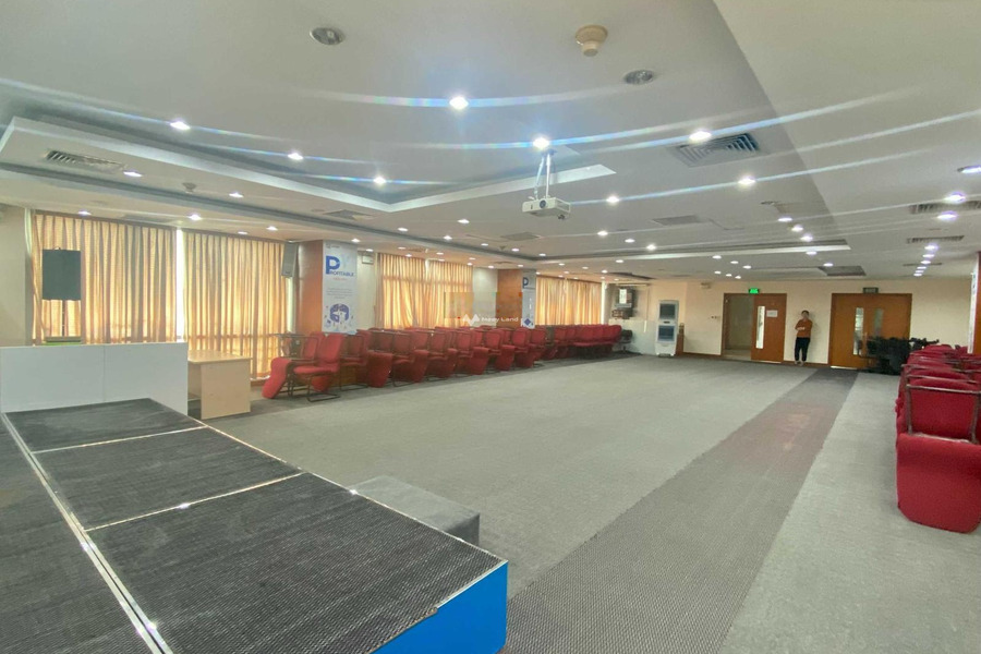 Vị trí mặt tiền nằm ngay Phường 8, Phú Nhuận cho thuê sàn văn phòng diện tích rộng là 225m2 nội thất tiện nghi Gồm bàn ghế-01