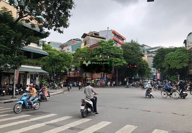Vị trí thuận lợi ở Kim Mã, Hà Nội cho thuê nhà giá thuê phải chăng từ 145 triệu/tháng, trong nhìn tổng quan gồm 7 PN, 7 WC