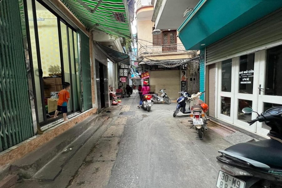 Bán nhà có diện tích chung 38m2 vị trí mặt tiền gần Nguyễn Cao, Hai Bà Trưng bán ngay với giá cực sốc từ 4.6 tỷ căn nhà gồm 5 phòng ngủ, 4 WC-01