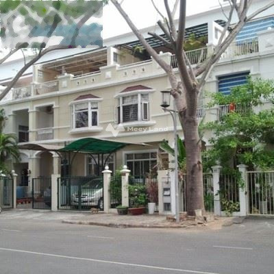 DT 400 m2, cho thuê biệt thự vị trí đặt ở trung tâm Phường Tân Phú, Hồ Chí Minh, tổng quan nhìn tổng quan có 4 phòng ngủ, mặt ngõ rộng 18 mét vào ở ng...