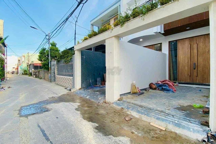 Nhà 2 mê có gara ô tô sát biển Hoà Minh mới 100% -01