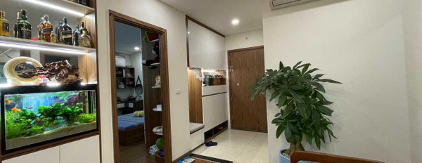 Hướng Tây - Bắc, bán chung cư vị trí thuận tiện ngay tại Yên Hòa, Hà Nội, tổng quan bên trong căn hộ có 2 phòng ngủ, 2 WC sổ hồng chính chủ-02