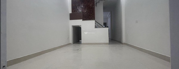 Có diện tích là 70m2, cho thuê nhà ở vị trí đặt tọa lạc ở Lê Quang Định, Hồ Chí Minh, hướng Tây - Nam, trong căn này thì có 2 PN, 2 WC vị trí đắc địa-02