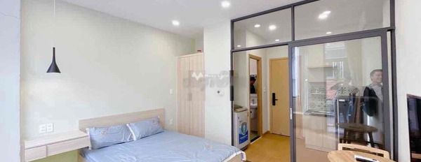 Chung cư 1 phòng ngủ, cho thuê căn hộ vị trí nằm ở Nguyễn Công Hoan, Phường 7, tổng quan căn hộ gồm có 1 PN, 1 WC khu vực đông đúc-03