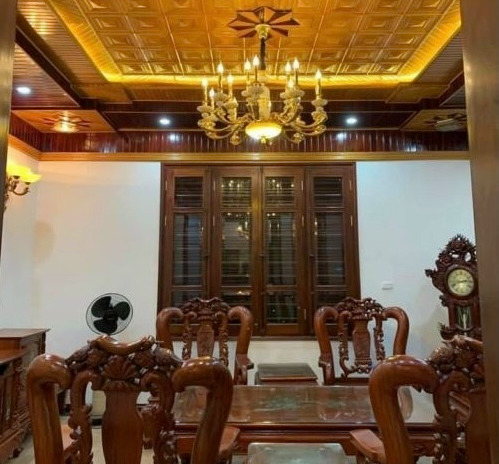 Cần bán biệt thự tại Cổ Linh, Long Biên. Diện tích 135m2, giá 18,5 tỷ