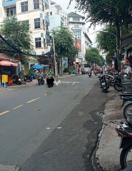 Ngôi nhà bao gồm 3 PN, cho thuê nhà, thuê ngay với giá khoảng từ 27 triệu/tháng với diện tích chuẩn 80m2 vị trí tốt đặt nằm ngay Quận 5, Hồ Chí Minh-01