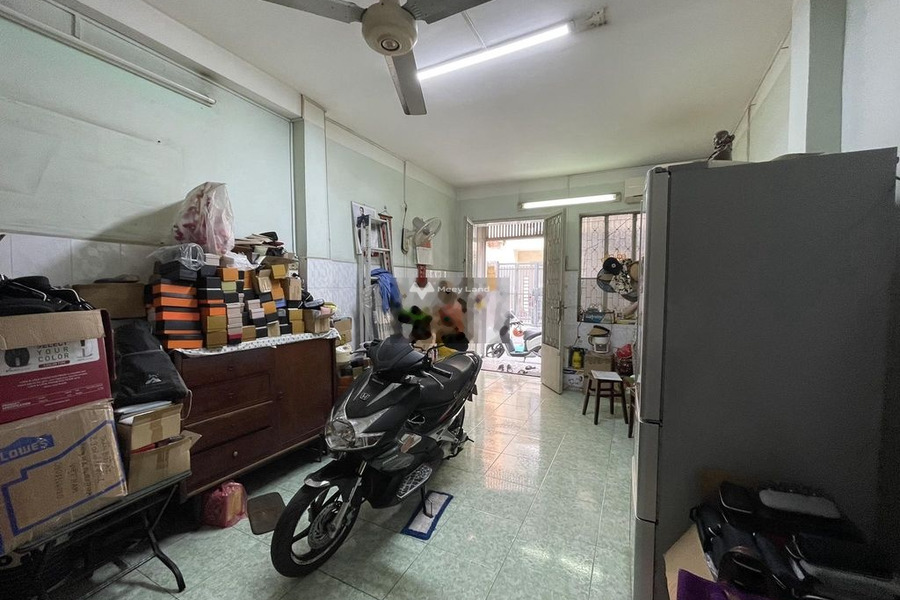 Ở Quận 3, Hồ Chí Minh, bán nhà, bán ngay với giá cực sốc 11 tỷ diện tích gồm 37m2, trong ngôi nhà này có 4 phòng ngủ vào ở ngay-01
