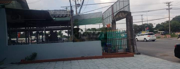 Cho thuê nhà mặt phố giá rẻ cổng chính KCN Việt Hương, cách QL13 20m -03