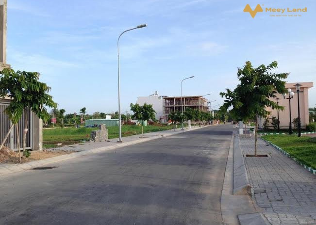 Bán lô 90m2 giá 1,3 tỷ sát bên Vincom Long Thành - view hồ thoáng mát - kinh doanh sầm uất