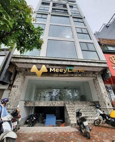 Cần cho thuê nhà ở vị trí mặt tiền nằm tại Phường Quan Hoa, Hà Nội, vào ở luôn giá mong muốn 100 triệu/tháng dt rộng 90 m2, trong nhà nhìn chung có tổ...