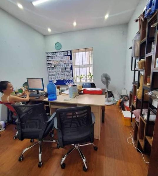 Nhà có 4 PN bán nhà ở diện tích chuẩn 50m2 bán ngay với giá tốt chỉ 8.2 tỷ vị trí đặt ở trung tâm Hàng Bông, Hà Nội-01