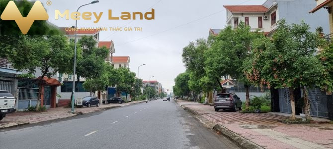 Cho thuê mặt bằng kinh doanh, mở văn phòng mặt đường Nguyễn Quyền
