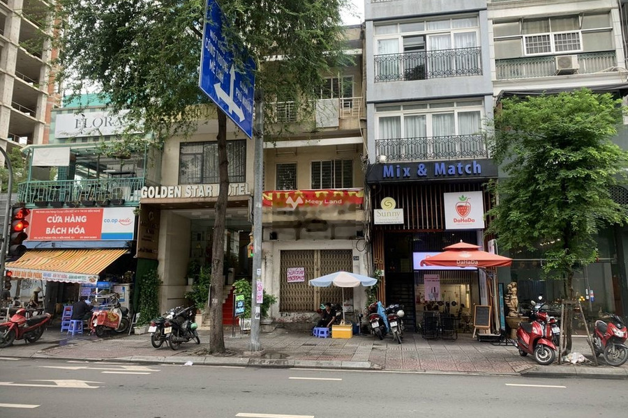 Cho thuê nhà có diện tích là 90m2 vị trí ngay Bến Nghé, Hồ Chí Minh thuê ngay với giá hữu nghị từ 145 triệu/tháng, trong căn này có 4 PN, 4 WC-01