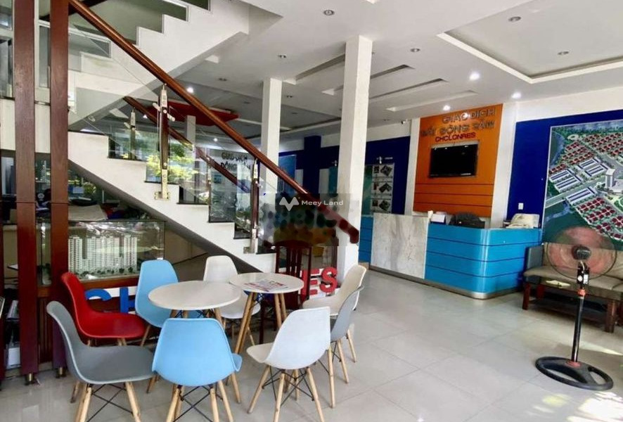 Cho thuê nhà nằm trên Phường 8, Hồ Chí Minh, giá thuê khởi đầu từ 75 triệu/tháng có diện tích chung là 168m2, căn này có tổng 2 phòng ngủ-01