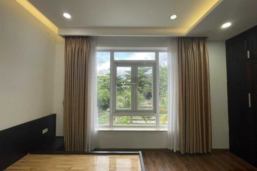 Diện tích quy ước 290m2, bán biệt thự gần Vĩnh Hiệp, Nha Trang, hướng Nam, trong nhà nhìn chung có tổng 4 PN, 4 WC ban công view đẹp-01