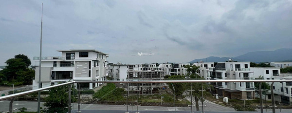 Bán biệt thự diện tích chuẩn 185m2 vị trí đặt ngay ở Thạch Thất, Hà Nội, trong nhà nhìn chung gồm 4 phòng ngủ, 3 WC-02