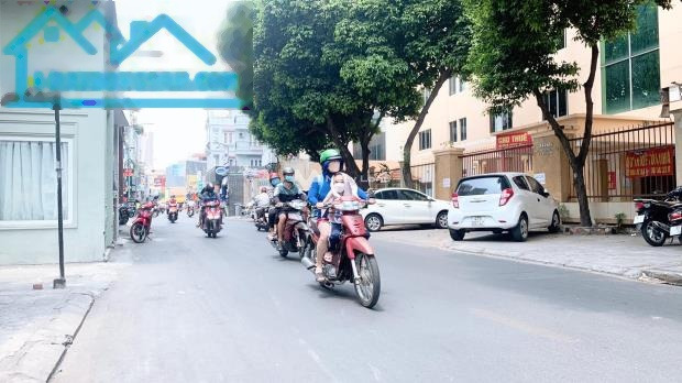 DT 68m2 bán nhà ở vị trí mặt tiền tọa lạc tại Nguyễn Trọng Tuyển, Phường 2 liên hệ ngay để được tư vấn-01