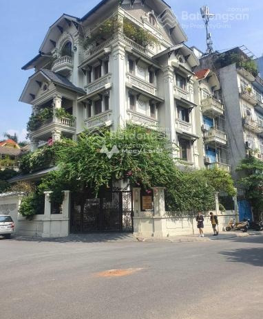 Bán nhà ở diện tích rộng 160m2 giá bán cực sốc từ 68.6 tỷ vị trí thuận lợi nằm ở Ngọc Khánh, Hà Nội
