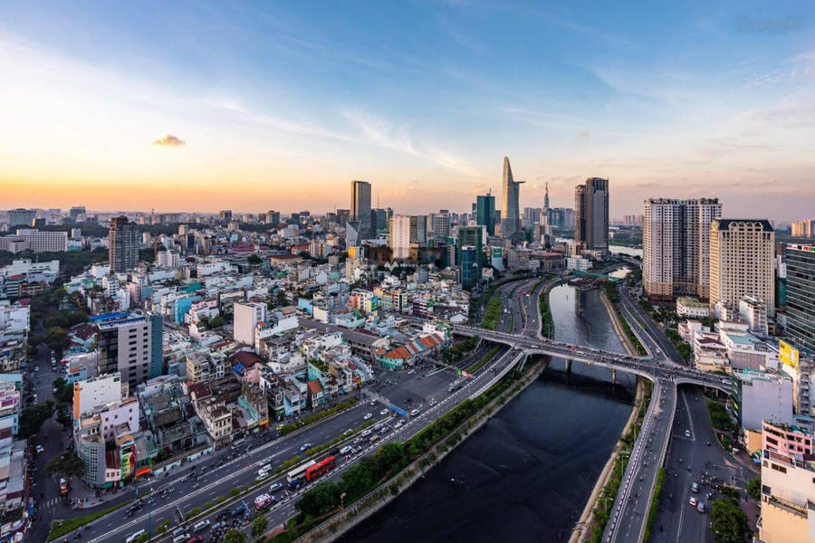 Trong căn hộ nhìn chung có 3 PN, bán chung cư vị trí trung tâm Bến Vân Đồn, Hồ Chí Minh, tổng quan căn hộ này gồm có 3 PN, 2 WC liên hệ chính chủ-01