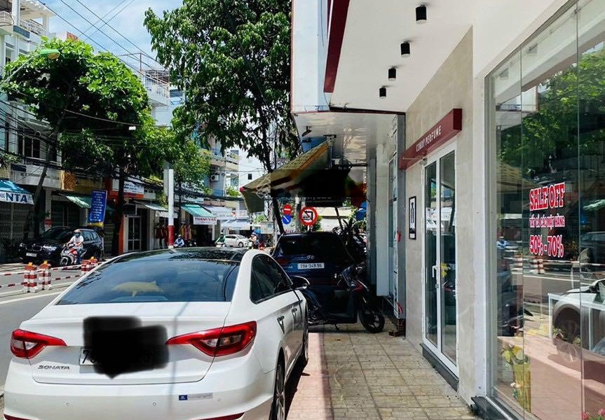 Bán nhà mặt tiền kinh doanh sầm uất Nguyễn Thị Minh Khai - Nha Trang - ngang rộng hơn 7m -01