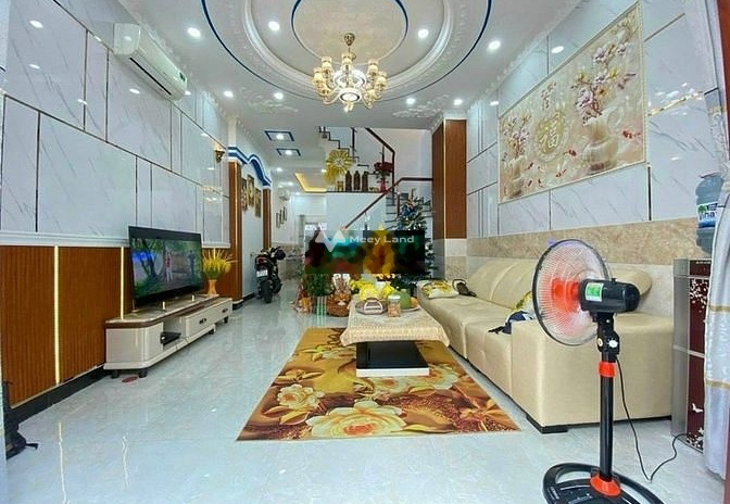 Nhà có 3 phòng ngủ bán nhà ở diện tích chuẩn 112m2 bán ngay với giá giao lưu chỉ 790 triệu vị trí thuận lợi tọa lạc ngay tại Phường 12, Hồ Chí Minh