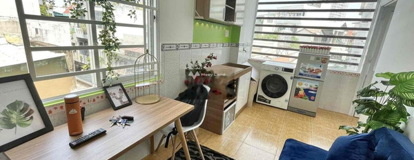Trong căn hộ gồm có 2 phòng ngủ, cho thuê căn hộ vị trí đặt ngay ở Tân Bình, Hồ Chí Minh, 1 WC lh ngay!-02