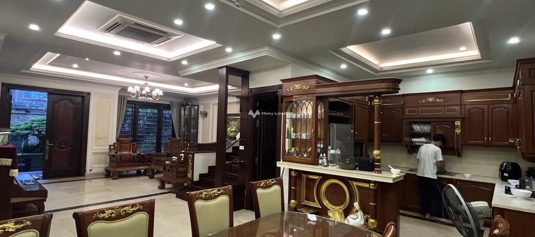 Bán biệt thự, bán ngay với giá cực êm 38.8 tỷ có diện tích sàn 200m2 vị trí ngay trên Hoàng Liệt, Hà Nội