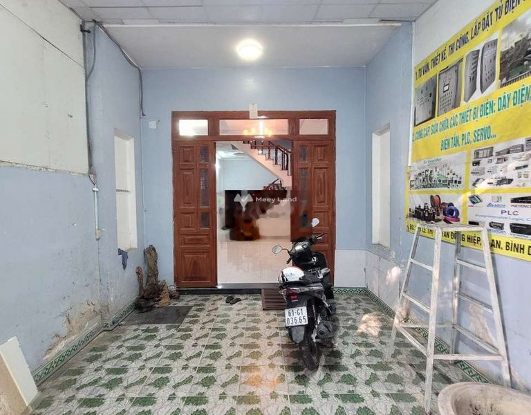 Vị trí mặt tiền ngay ở Lê Thị Út, Tân Đông Hiệp cho thuê nhà giá thuê rẻ chỉ 5.5 triệu/tháng, nhìn chung có 2 phòng ngủ, 2 WC-01