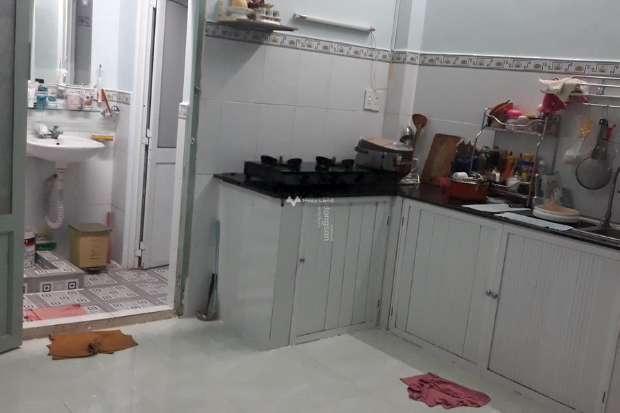 Diện tích rất rộng 108m2, cho thuê nhà ở mặt tiền nằm ở Nguyễn Bình, Nhà Bè, trong nhà nhìn chung gồm 2 PN, 2 WC nội thất đầy đủ-01