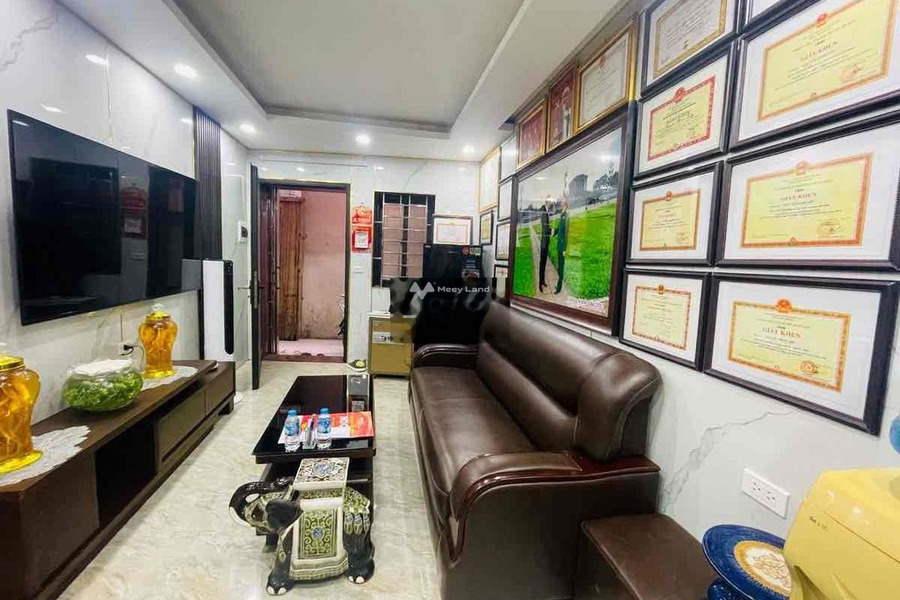 Nhà gồm 2 PN bán nhà bán ngay với giá êm chỉ 2.85 tỷ diện tích chuẩn 22m2 vị trí cực kì thuận lợi ngay tại Minh Khai, Hà Nội-01