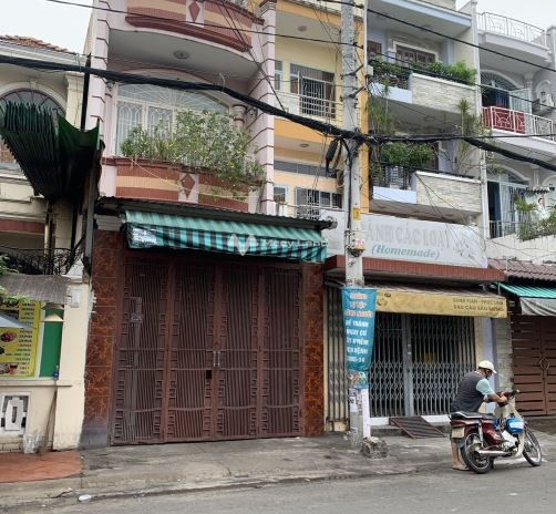 DT 80m2 bán nhà ở vị trí mặt tiền gần Phường 13, Hồ Chí Minh nhà này gồm có 3 PN với đường đi ngang 20 m cảm ơn đã xem tin.