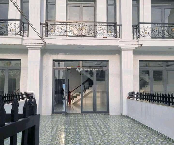 Nhà 3 phòng ngủ bán nhà ở diện tích gồm 100m2 bán ngay với giá cơ bản từ 1.4 tỷ vị trí đặt ngay trung tâm Long Hòa, Long An-01