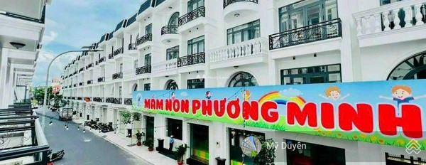 Bán liền kề căn nhà có nội thất bình dân Đầy đủ tọa lạc ở Phú Thạnh, Hồ Chí Minh diện tích khoảng là 512m2-03