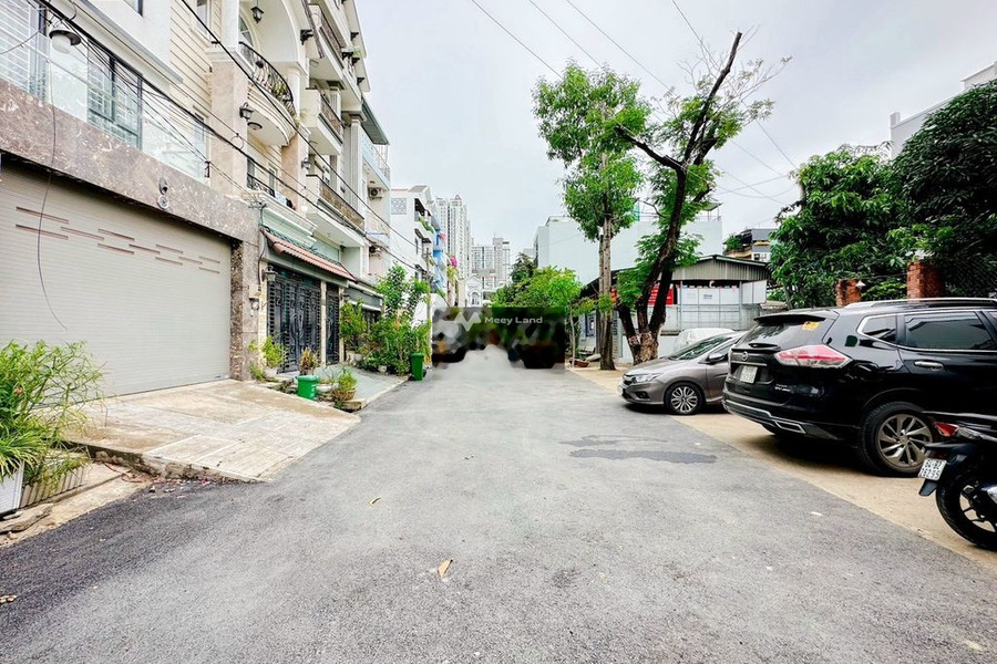 Nhà 4 PN bán nhà ở diện tích khoảng 80m2 bán ngay với giá thị trường chỉ 11.5 tỷ vị trí mặt tiền nằm trên Phú Thuận, Quận 7, hướng Đông Nam-01