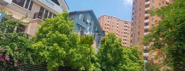 Cho thuê nhà vị trí mặt tiền tọa lạc gần Trần Kim Xuyến, Yên Hòa, giá thuê mua ngay từ 50 triệu/tháng với diện tích 300m2, trong căn này có tổng 6 PN-02
