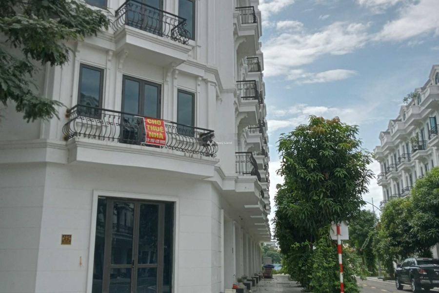 Nhà tổng quan có 4 PN bán nhà bán ngay với giá ngạc nhiên chỉ 8.2 tỷ có diện tích rộng 40m2 mặt tiền tọa lạc gần Ao Sen, Hà Nội-01