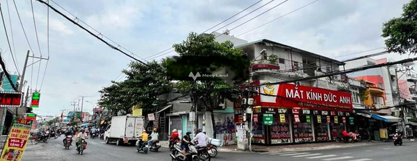 Bán gấp ngôi nhà ở Phú Thạnh, Tân Phú bán ngay với giá cực rẻ 19.5 tỷ có diện tích rộng 197m2 liên hệ chính chủ.-03