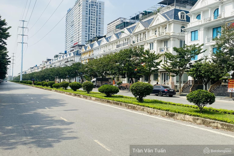 Giá chỉ 5 tỷ bán căn hộ diện tích khoảng là 134m2 vị trí thuận lợi tọa lạc gần Cổ Nhuế 2, Bắc Từ Liêm-01