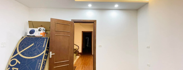 Bán nhà mặt phố Ô Chợ Dừa, Đống Đa 62m2 x 3 tầng, mặt tiền 4,2m, sổ vuông đẹp, giá 27,5 tỷ-03