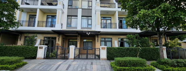 Trong nhà có tổng 4 phòng ngủ, bán biệt thự, bán ngay với giá đặc biệt từ 13.9 tỷ diện tích rộng là 108m2 vị trí thuận lợi nằm ở Phú Hữu, Hồ Chí Minh-02
