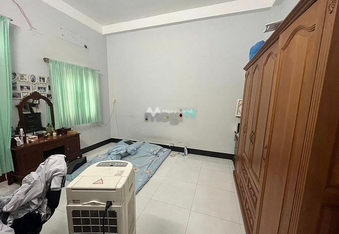 Diện tích 124m2 bán nhà ở nằm ở Tăng Nhơn Phú A, Quận 9 tổng quan căn nhà này gồm 3 phòng ngủ 3 WC liên hệ ngay để được tư vấn