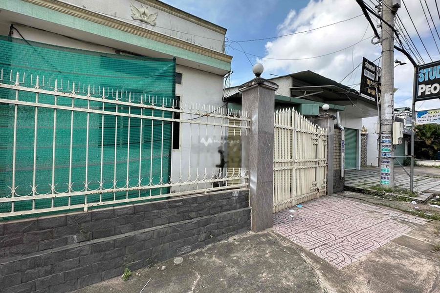 Cho thuê nhà vị trí đặt ở trong Quốc Lộ 51, Đồng Nai, thuê ngay với giá siêu tốt 17 triệu/tháng diện tích chính là 600m2, trong nhà này thì có 2 PN-01
