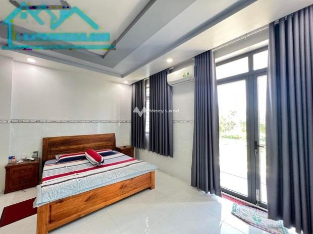 Trong căn này 6 phòng ngủ bán nhà bán ngay với giá cạnh tranh chỉ 13.9 tỷ có diện tích chính 110m2 mặt tiền tọa lạc ngay trên Lê Văn Phan, Tân Phú-01